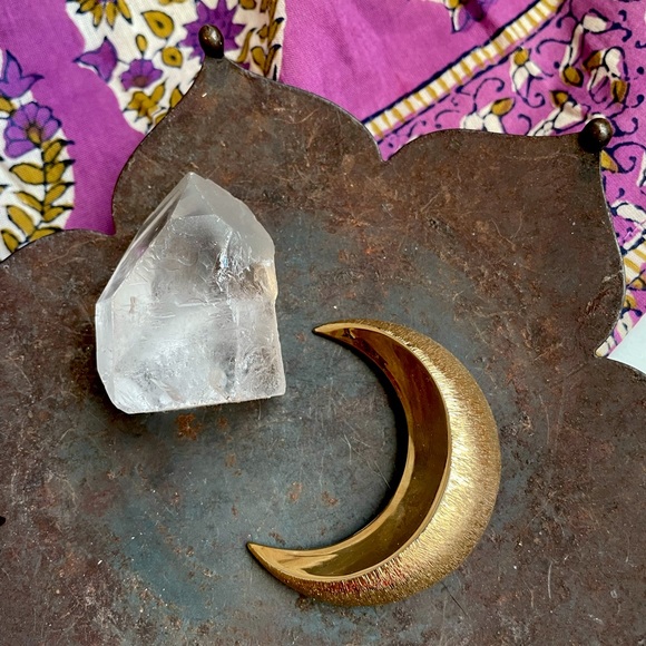 Vintage 70’s 🌙 MOON Brooch / Goldtone CELESTIAL Brooch / Boho Moon Pin - Picture 2 of 11